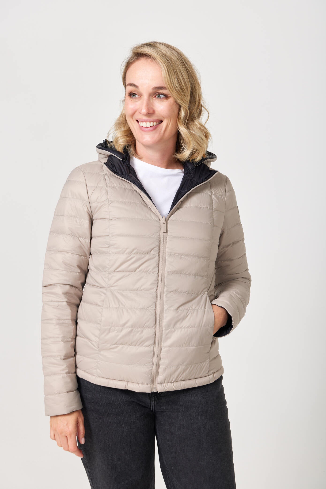 Women’s Ebony x Ivory Classic Jacket™ reversible puffer in beige and black, lightweight and versatile jacket for everyday wear in Australia