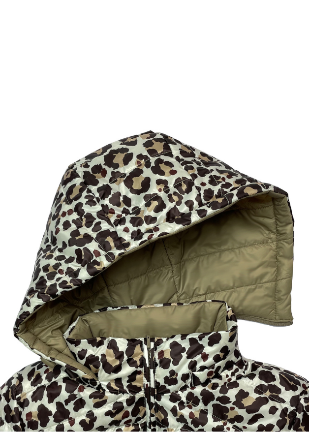 Detachable hood of a reversible leopard print and stone duck down puffer jacket
